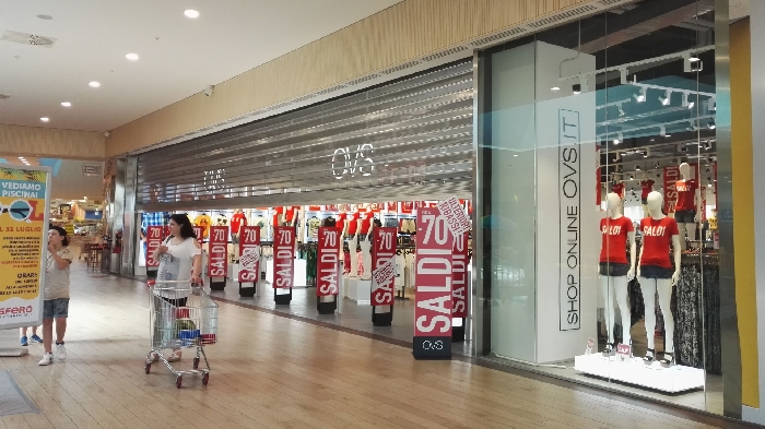 Closures for hypermarket