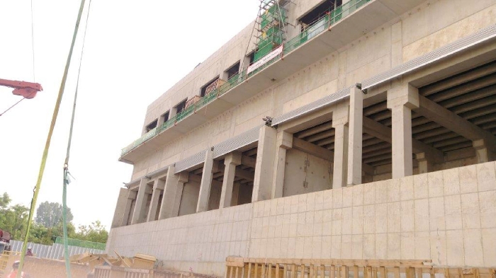 Elektricky ovládané uzávěry pro chladicí věže výroby elektrické energie