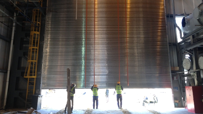 Izolované roletové žaluzie elektricky ovládané, elektrárna v egyptské poušti