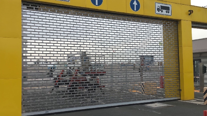 Uzávěr pro přístup k přístavu Livorno Itálie