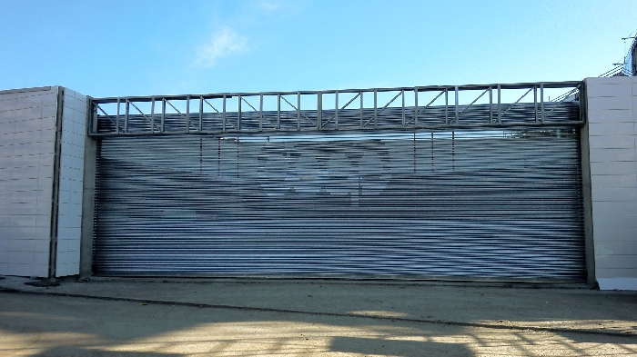 Mikroperforovaná žaluzie s vlastním logem, Coop Bergamo