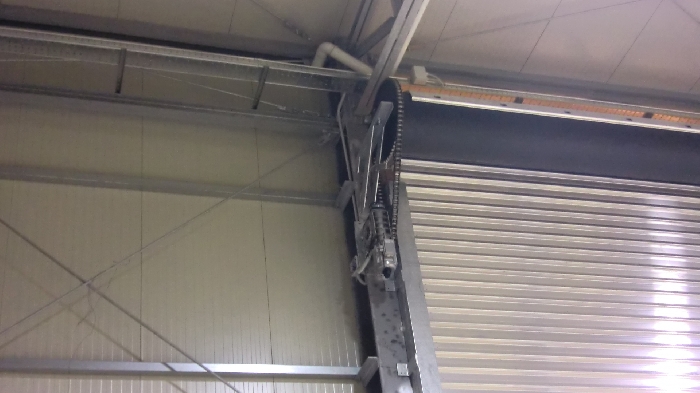 Uzávěr pro skládku odpadu, Sicílie. Hliníková roletová žaluzie model WINDoor&reg; certifikovaná třída 4.