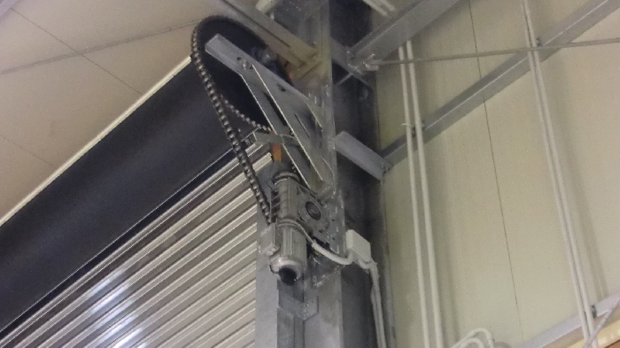 Uzávěr pro skládku odpadu, Sicílie. Hliníková roletová žaluzie model WINDoor&reg; certifikovaná třída 4.