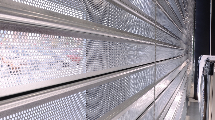 Žaluzie pro obchod s elektrospotřebiči a elektronickými součástkami