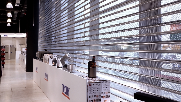 Žaluzie pro obchod s elektrospotřebiči a elektronickými součástkami