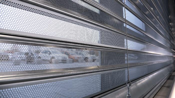 Žaluzie pro obchod s elektrospotřebiči a elektronickými součástkami