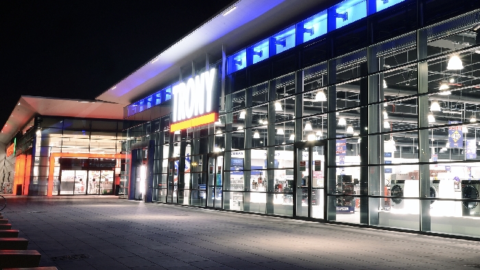 Žaluzie pro obchod s elektrospotřebiči a elektronickými součástkami