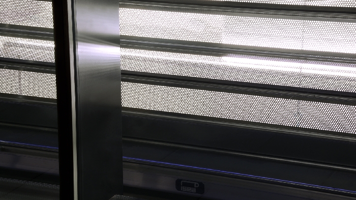 Žaluzie pro obchod s elektrospotřebiči a elektronickými součástkami