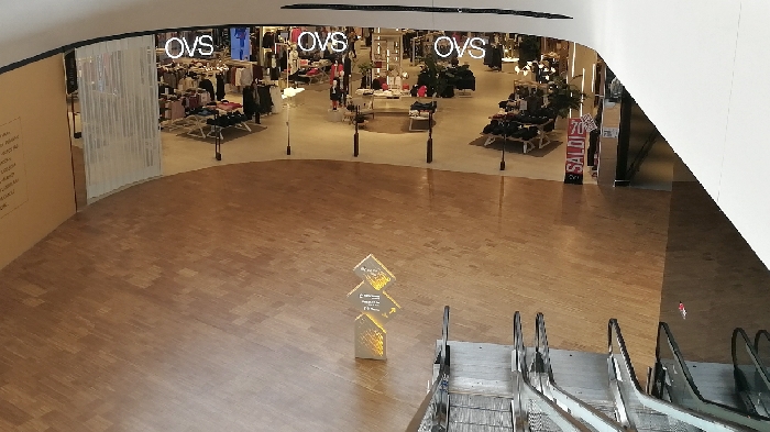 Uzávěr pro obchod v komerční oblasti, Milano